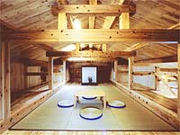 杉材を使った屋根裏部屋